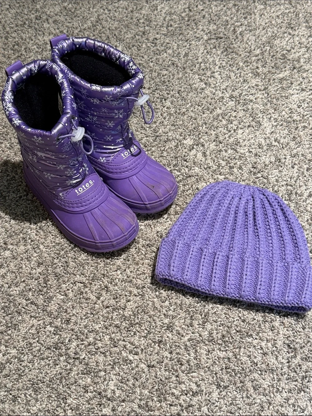 totes Purple Girls Snow Boots size toddler 12 with Purple Knit Carter's Beanie